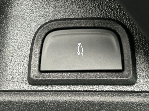 New 2026 Chevrolet Equinox LT w/ Convenience Package II FWD image 32