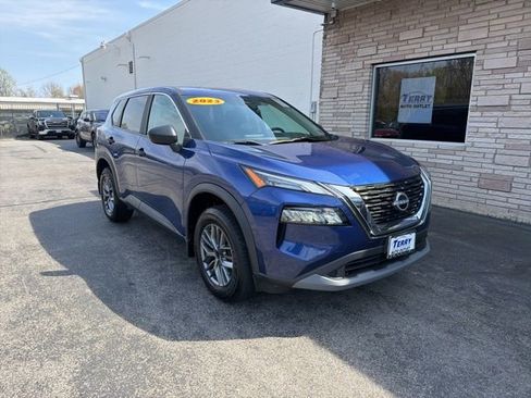 Used 2023 Nissan Rogue S image 2
