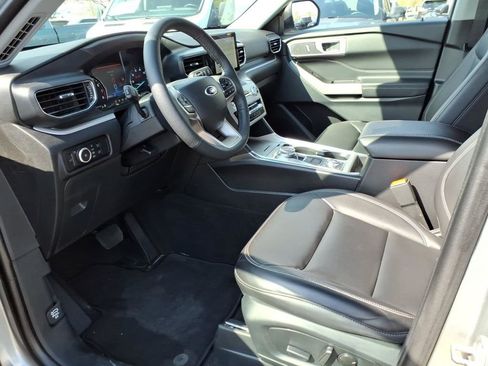 Used 2024 Ford Explorer XLT w/ Equipment Group 202A image 10