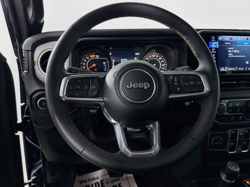 Used 2025 Jeep Wrangler Unlimited Sahara AWD/4WD image 12