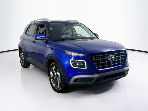 Used 2023 Hyundai Venue Limited FWD image 3