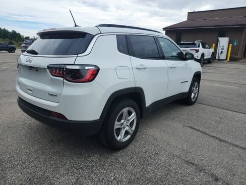 Used 2024 Jeep Compass Latitude w/ Altitude Special Edition AWD/4WD image 3