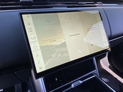 New 2025 Land Rover Range Rover Long Wheelbase SE image 8