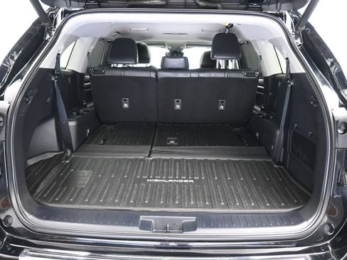 Used 2020 Toyota Highlander XLE AWD/4WD image 60