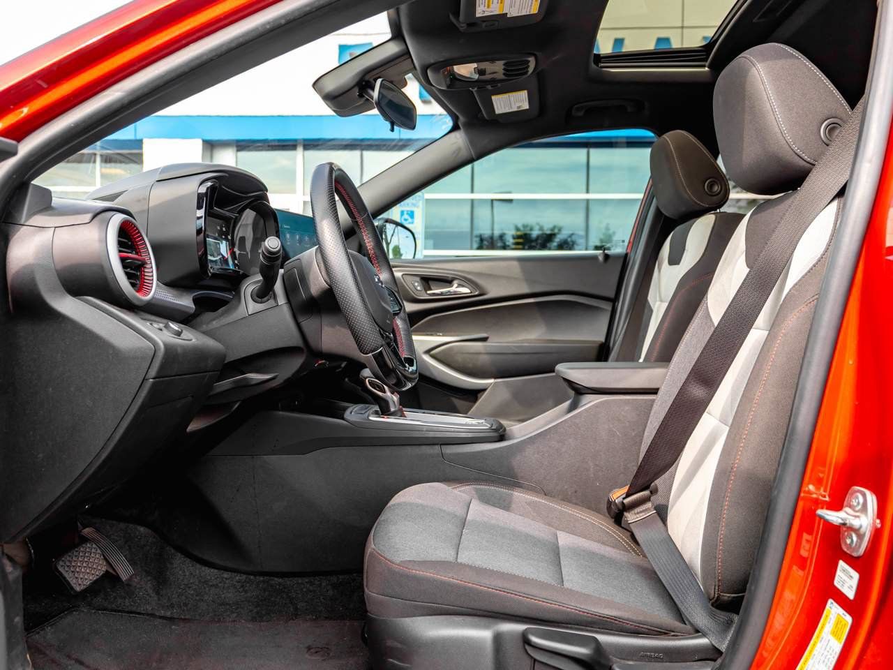 Used 2024 Chevrolet Trax RS w/ Sunroof Package FWD image 7