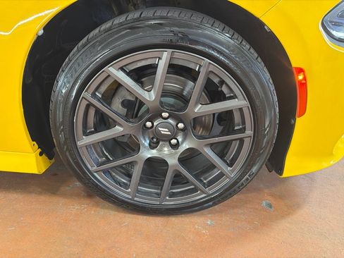 Used 2017 Dodge Charger R/T RWD image 10