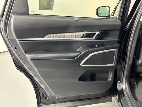 Used 2024 Kia Telluride EX w/ EX Captain's Chair Package image 36