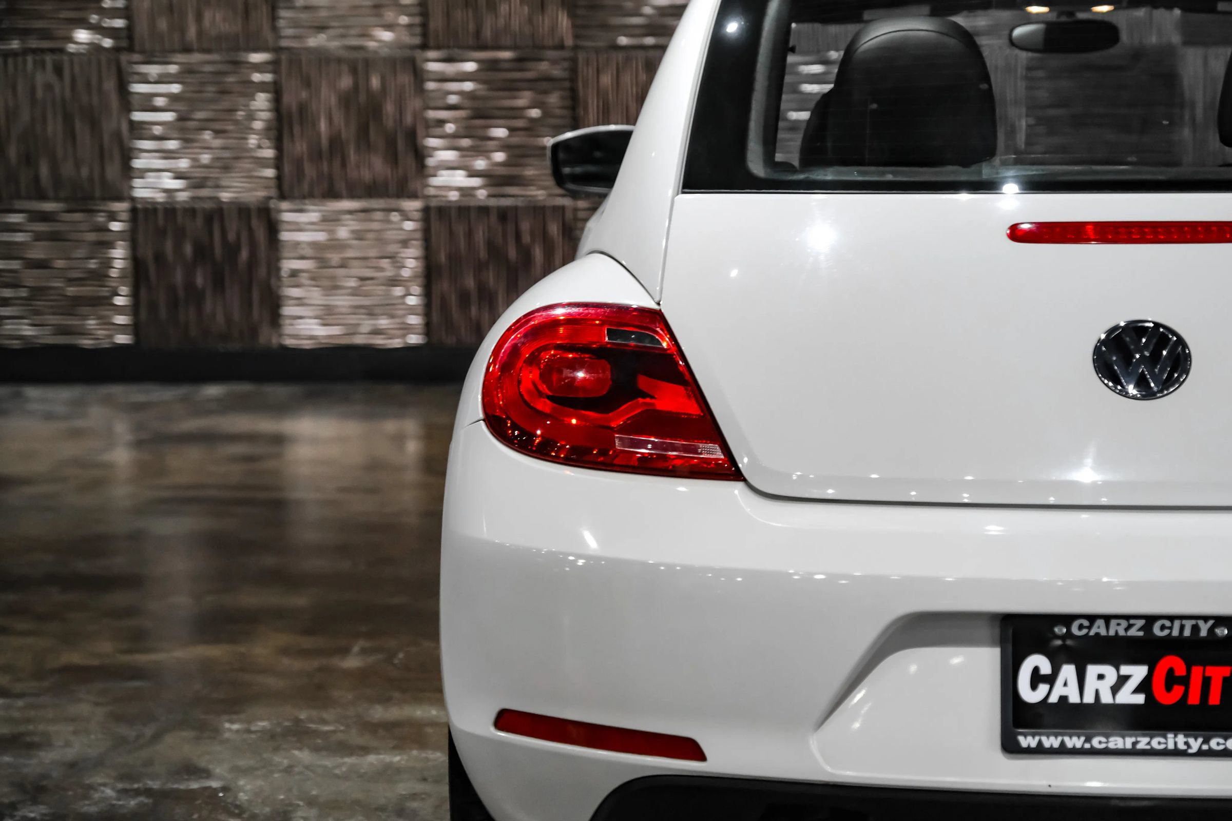 Used 2015 Volkswagen Beetle 1.8T FWD image 25