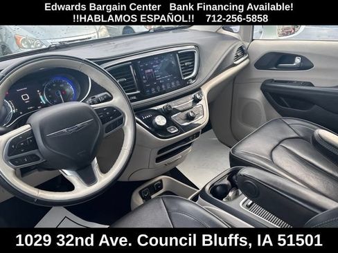 Used 2020 Chrysler Pacifica Limited FWD image 13