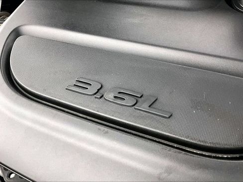 Used 2024 Chrysler Pacifica Touring-L FWD image 35
