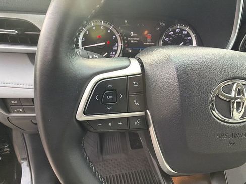 Used 2022 Toyota Highlander XLE image 26