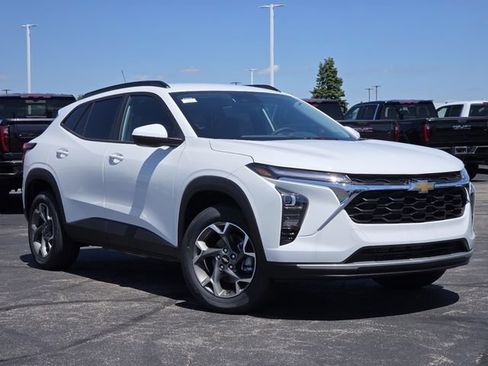 New 2026 Chevrolet Trax LT w/ Driver Confidence Package FWD image 2