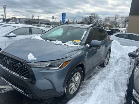 Used 2023 Toyota Corolla Cross LE image 3