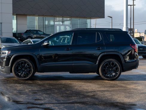 Used 2023 GMC Acadia SLE w/ Driver Convenience Package image 4