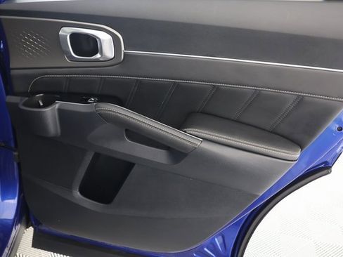 Used 2023 Kia Sorento SX image 29