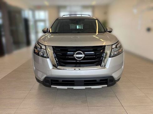 Used 2024 Nissan Pathfinder Platinum FWD image 5