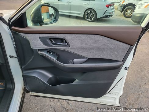 Used 2021 Nissan Rogue S image 27