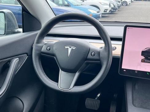 Used 2022 Tesla Model Y Long Range AWD/4WD image 16
