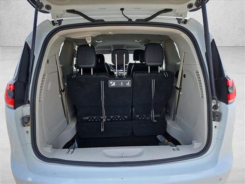 Used 2024 Chrysler Voyager LX FWD image 6