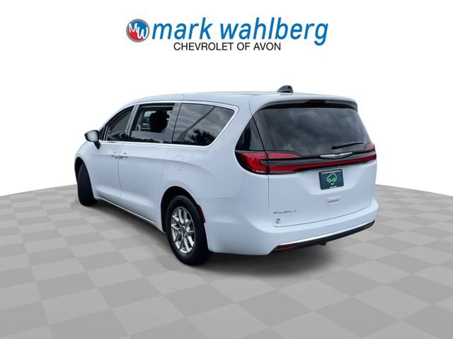 Used 2024 Chrysler Pacifica Touring-L FWD image 6