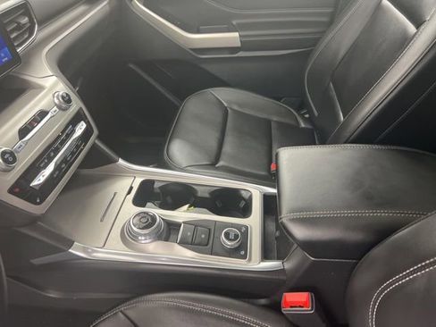 Used 2023 Ford Explorer XLT w/ Equipment Group 202A AWD/4WD image 15