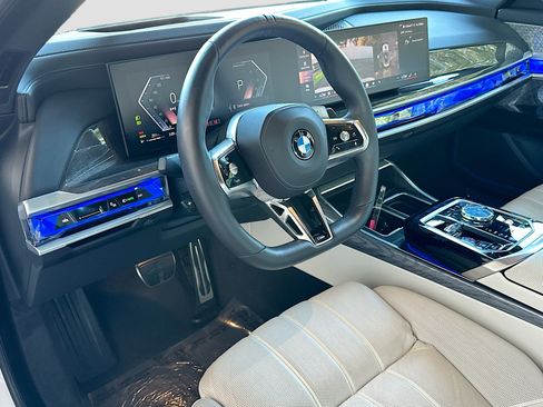 Certified 2025 BMW 760i xDrive image 9