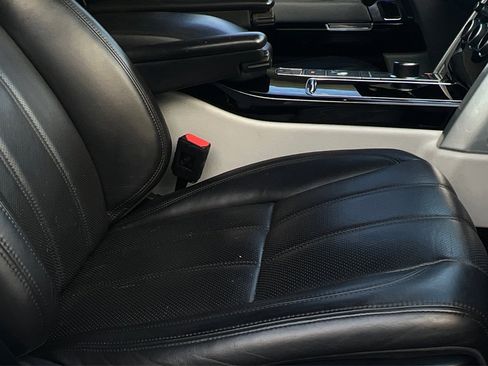 Used 2016 Land Rover Range Rover HSE image 17