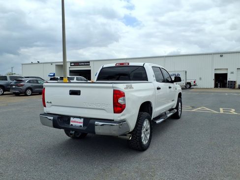 Used 2018 Toyota Tundra SR5 w/ SR5 Upgrade Package AWD/4WD image 8