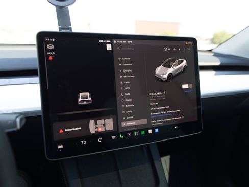 Used 2024 Tesla Model Y Long Range AWD/4WD image 23