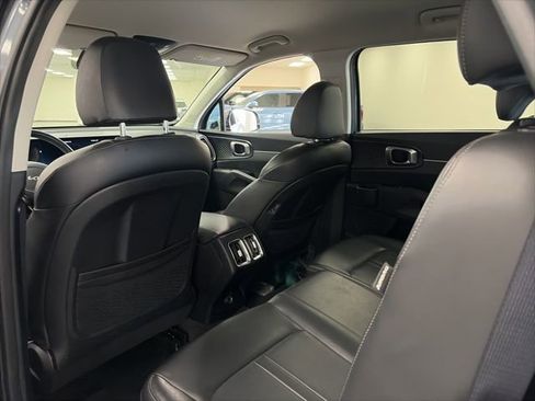 Used 2024 Kia Sorento S image 12