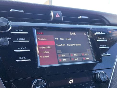 Used 2018 Toyota Camry SE image 15