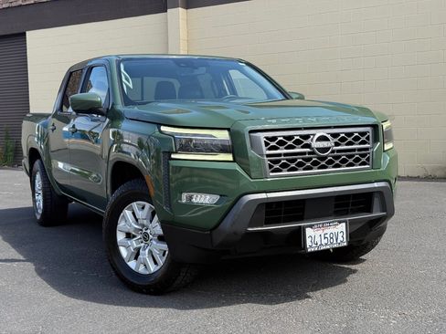 Used 2023 Nissan Frontier SV w/ SV Premium Package RWD image 2
