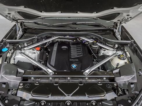 Used 2022 BMW X6 xDrive40i w/ M Sport Package image 14