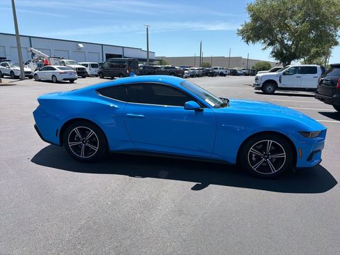 Used 2025 Ford Mustang Coupe image 3