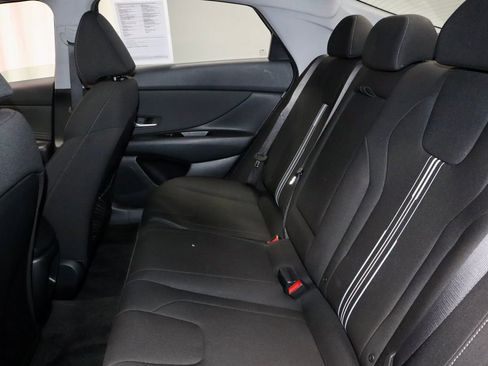 Certified 2025 Hyundai Elantra SEL FWD image 21