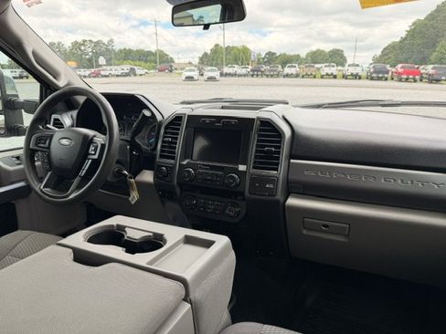 Used 2019 Ford F250 XLT w/ XLT Premium Package AWD/4WD image 8