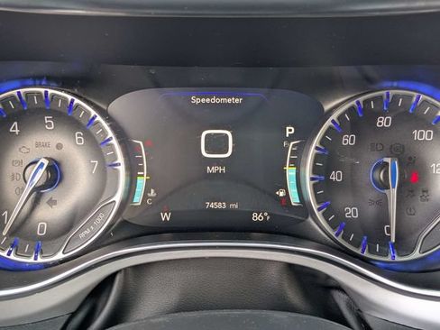 Used 2025 Chrysler Pacifica Limited FWD image 26