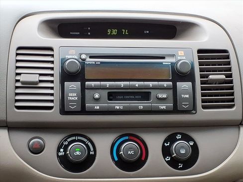 Used 2002 Toyota Camry LE image 6
