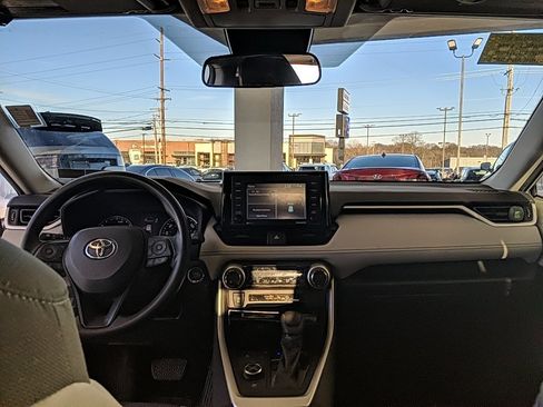 Used 2021 Toyota RAV4 XLE w/ Convenience Package image 16