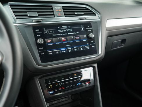 Used 2024 Volkswagen Tiguan SE FWD image 7