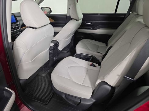 Used 2024 Toyota Grand Highlander Platinum image 31