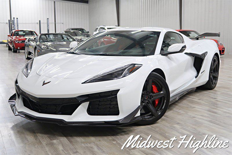 Used 2024 Chevrolet Corvette Z06 w/ Z07 Performance Package RWD image 1