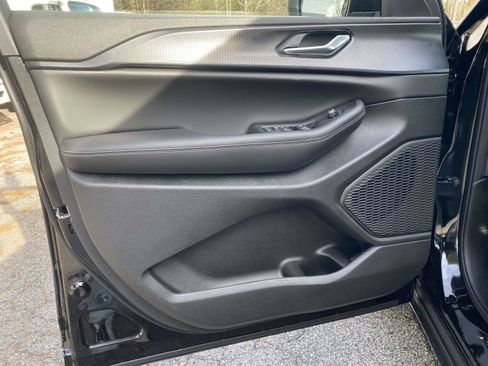 New 2025 Jeep Grand Cherokee Laredo image 10