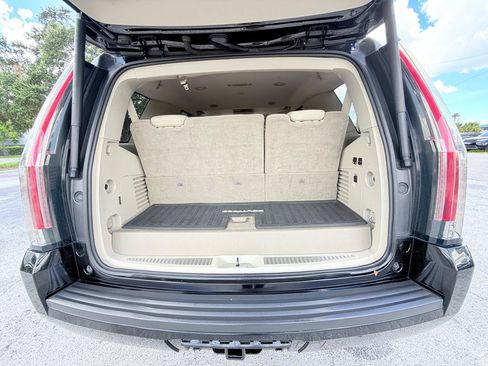 Used 2017 Cadillac Escalade Premium Luxury AWD/4WD image 30
