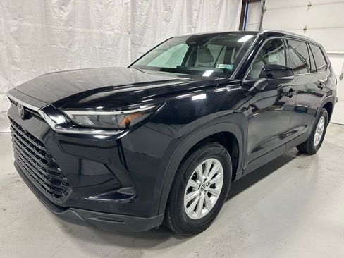 Used 2025 Toyota Grand Highlander AWD image 3