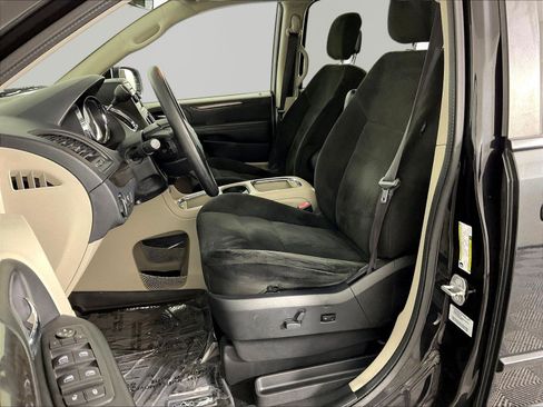 Used 2015 Dodge Grand Caravan SXT FWD image 19