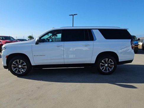 Used 2021 Chevrolet Suburban LT w/ LT Signature Plus Package RWD image 5