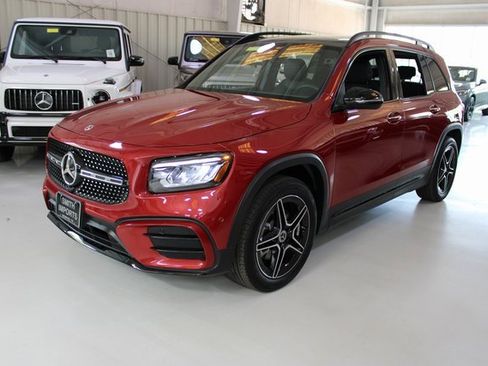 Used 2024 Mercedes-Benz GLB 250 4MATIC image 40