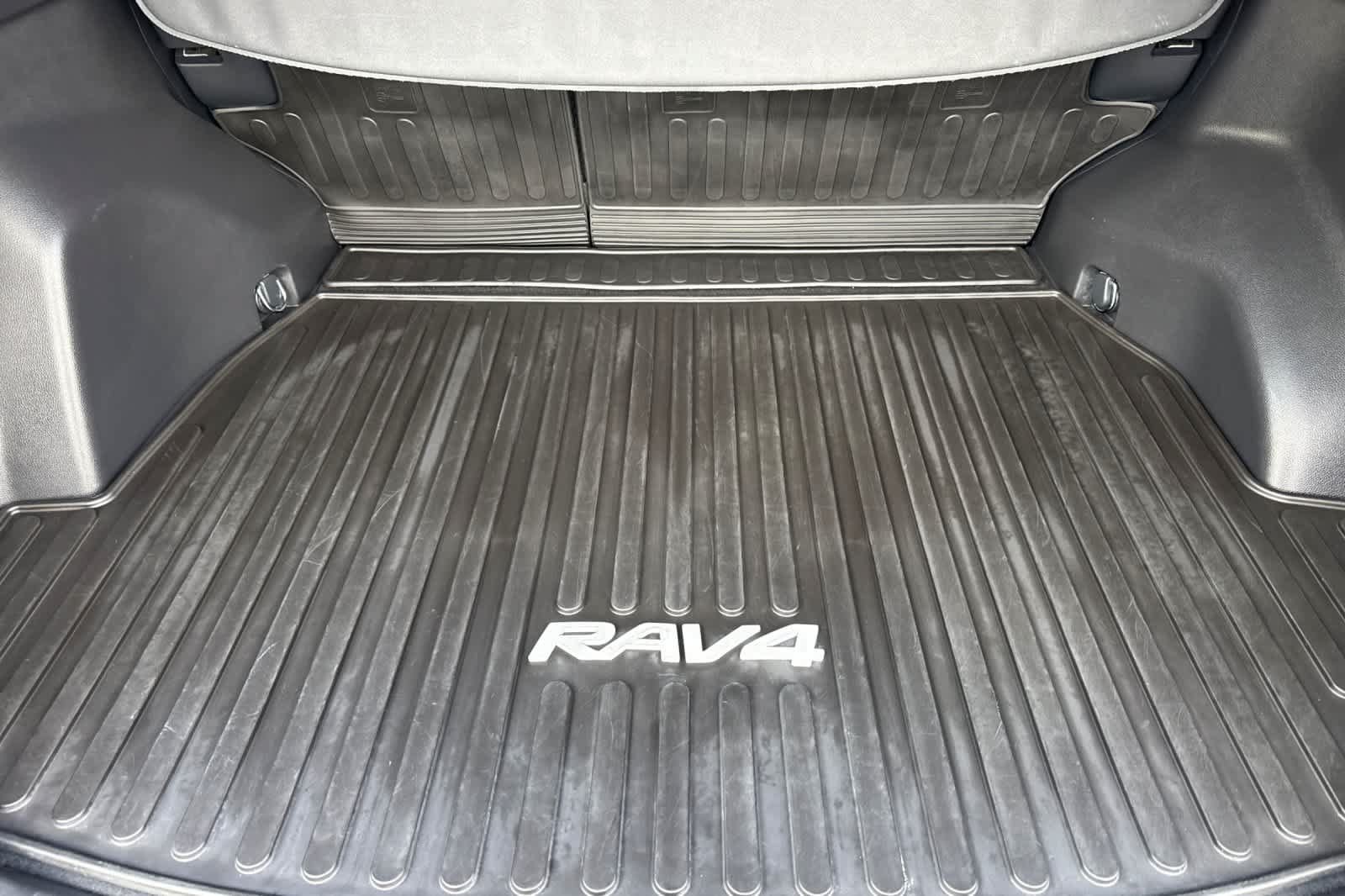 Used 2022 Toyota RAV4 XLE AWD/4WD image 15
