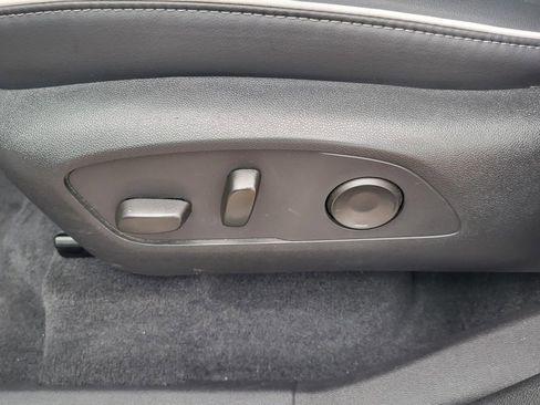 Certified 2025 Buick Enclave Preferred FWD image 18